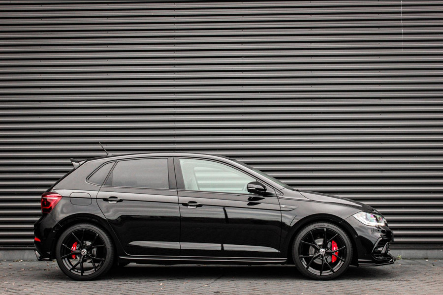 Volkswagen Polo 1.0 TSI 110PK DSG R-LINE / FULL BLACK / VERLAGINGSVEREN / APPLE CARPLAY / LED KOPLAMPEN / DIGITAL DASCH / MAXTON