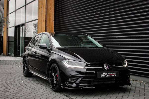 Volkswagen Polo 1.0 TSI 110PK DSG R-LINE / FULL BLACK / VERLAGINGSVEREN / APPLE CARPLAY / LED KOPLAMPEN / DIGITAL DASCH / MAXTON