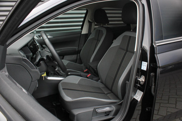 Volkswagen Polo 1.0 TSI 110PK DSG R-LINE / FULL BLACK / VERLAGINGSVEREN / APPLE CARPLAY / LED KOPLAMPEN / DIGITAL DASCH / MAXTON