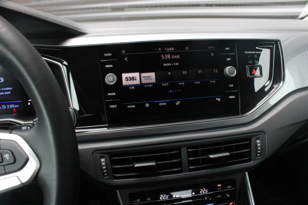 Volkswagen Polo 1.0 TSI 110PK DSG R-LINE / FULL BLACK / VERLAGINGSVEREN / APPLE CARPLAY / LED KOPLAMPEN / DIGITAL DASCH / MAXTON