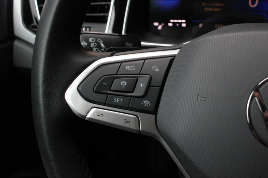 Volkswagen Polo 1.0 TSI 110PK DSG R-LINE / FULL BLACK / VERLAGINGSVEREN / APPLE CARPLAY / LED KOPLAMPEN / DIGITAL DASCH / MAXTON