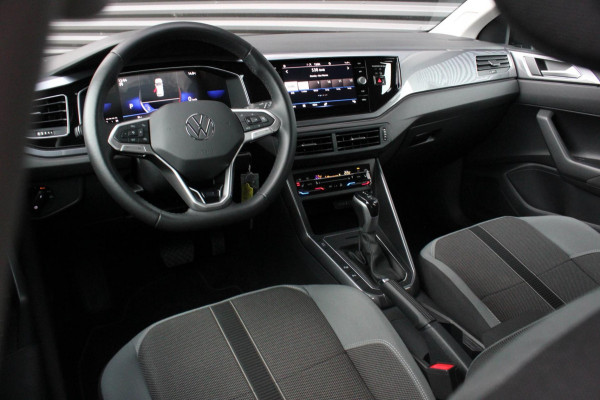 Volkswagen Polo 1.0 TSI 110PK DSG R-LINE / FULL BLACK / VERLAGINGSVEREN / APPLE CARPLAY / LED KOPLAMPEN / DIGITAL DASCH / MAXTON