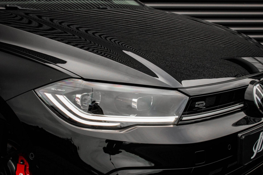 Volkswagen Polo 1.0 TSI 110PK DSG R-LINE / FULL BLACK / VERLAGINGSVEREN / APPLE CARPLAY / LED KOPLAMPEN / DIGITAL DASCH / MAXTON