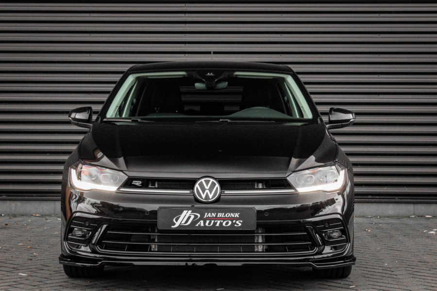 Volkswagen Polo 1.0 TSI 110PK DSG R-LINE / FULL BLACK / VERLAGINGSVEREN / APPLE CARPLAY / LED KOPLAMPEN / DIGITAL DASCH / MAXTON