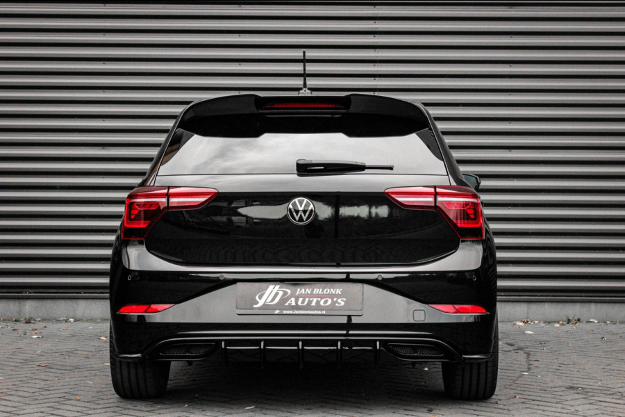 Volkswagen Polo 1.0 TSI 110PK DSG R-LINE / FULL BLACK / VERLAGINGSVEREN / APPLE CARPLAY / LED KOPLAMPEN / DIGITAL DASCH / MAXTON