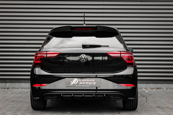 Volkswagen Polo 1.0 TSI 110PK DSG R-LINE / FULL BLACK / VERLAGINGSVEREN / APPLE CARPLAY / LED KOPLAMPEN / DIGITAL DASCH / MAXTON