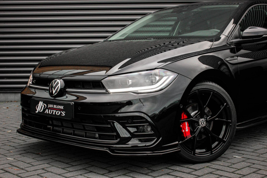 Volkswagen Polo 1.0 TSI 110PK DSG R-LINE / FULL BLACK / VERLAGINGSVEREN / APPLE CARPLAY / LED KOPLAMPEN / DIGITAL DASCH / MAXTON