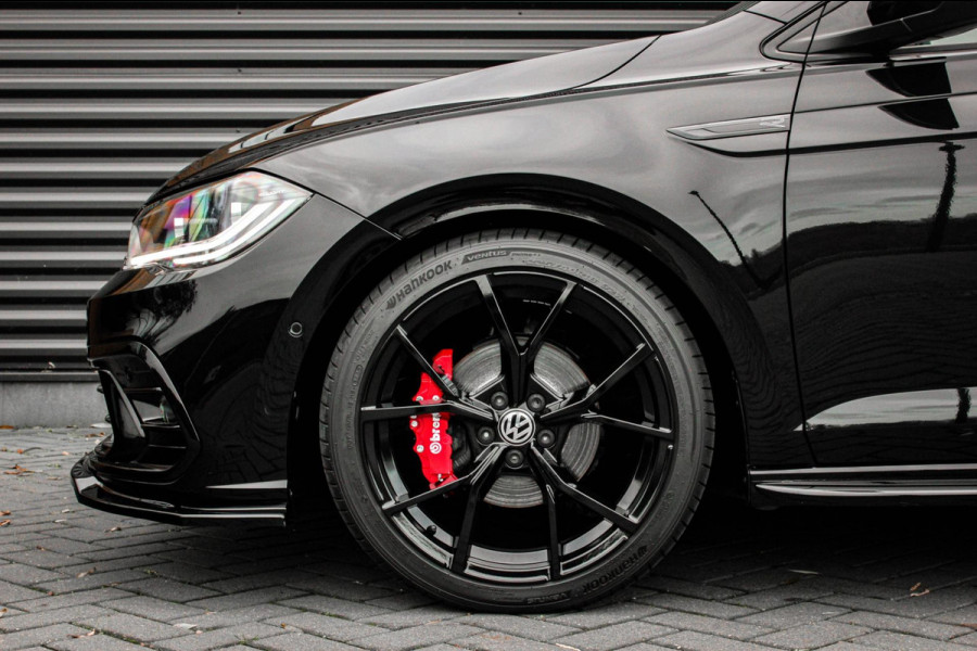 Volkswagen Polo 1.0 TSI 110PK DSG R-LINE / FULL BLACK / VERLAGINGSVEREN / APPLE CARPLAY / LED KOPLAMPEN / DIGITAL DASCH / MAXTON