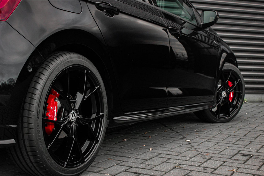 Volkswagen Polo 1.0 TSI 110PK DSG R-LINE / FULL BLACK / VERLAGINGSVEREN / APPLE CARPLAY / LED KOPLAMPEN / DIGITAL DASCH / MAXTON