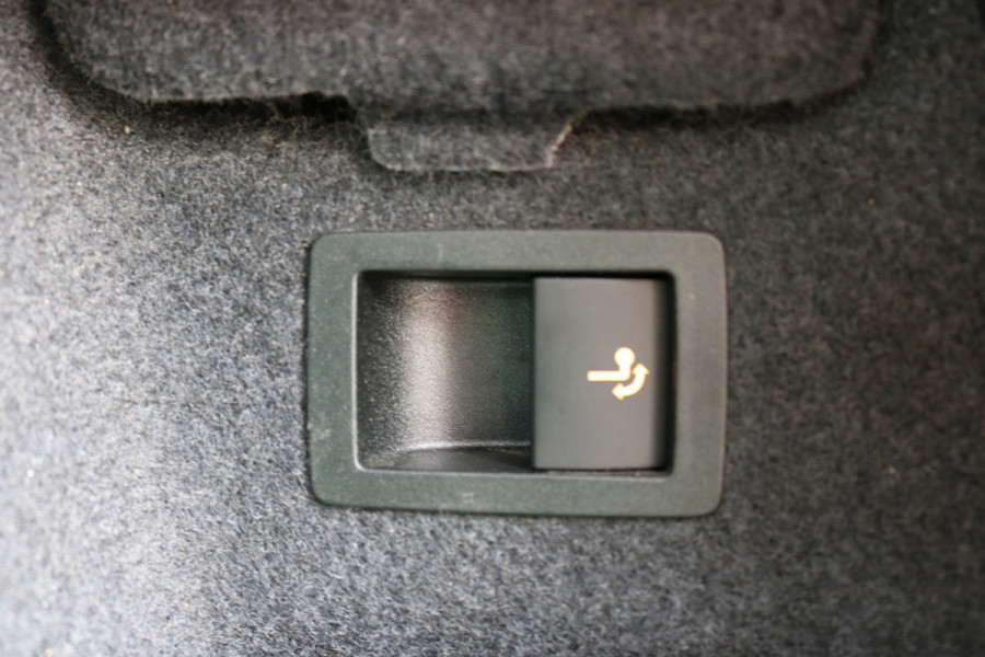 Škoda Karoq 1.5 TSI ACT Business Edition Autom Navi Pdc Ecc T-haak Bj:2020