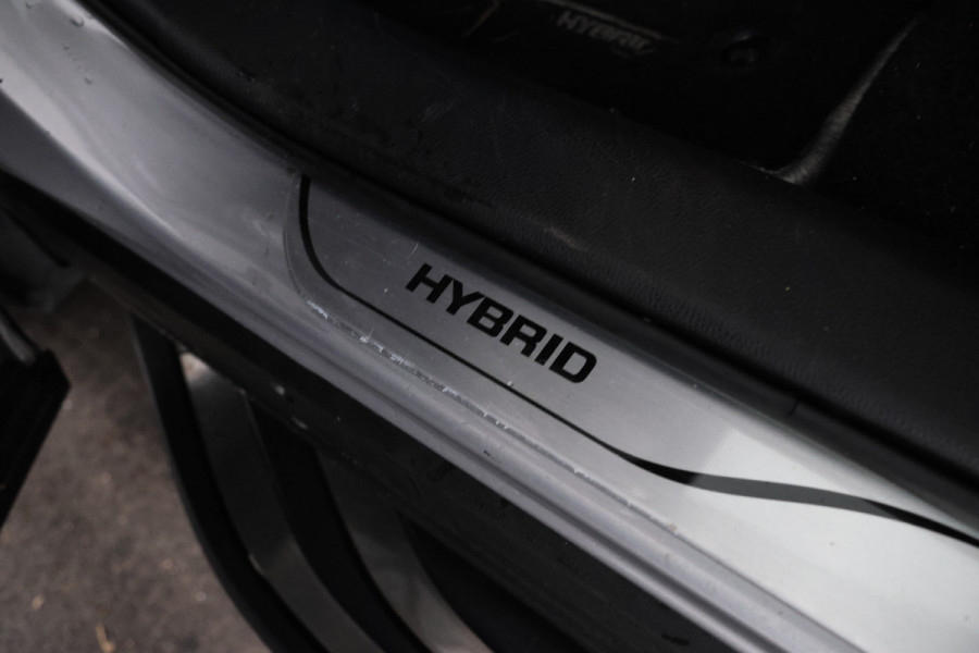 Toyota RAV4 2.5 Hybrid AWD Bi-Tone bomvol en awd!