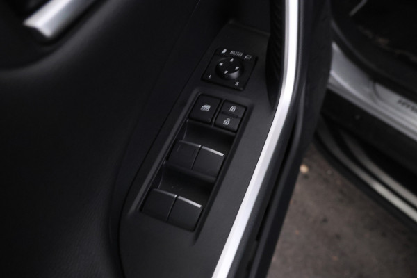 Toyota RAV4 2.5 Hybrid AWD Bi-Tone bomvol en awd!