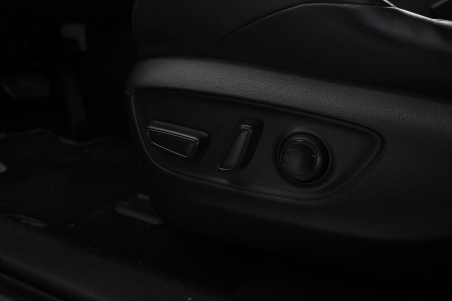 Toyota RAV4 2.5 Hybrid AWD Bi-Tone bomvol en awd!