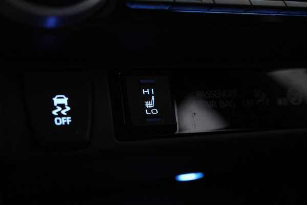 Toyota RAV4 2.5 Hybrid AWD Bi-Tone bomvol en awd!