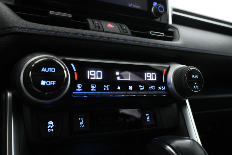 Toyota RAV4 2.5 Hybrid AWD Bi-Tone bomvol en awd!
