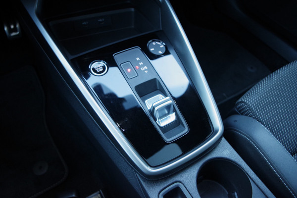 Audi A3 Sportback 40 TFSI e 204 PK S-Line Edition, Panoramadak, Sportstoelen, Camera, Adap. Cruise Control