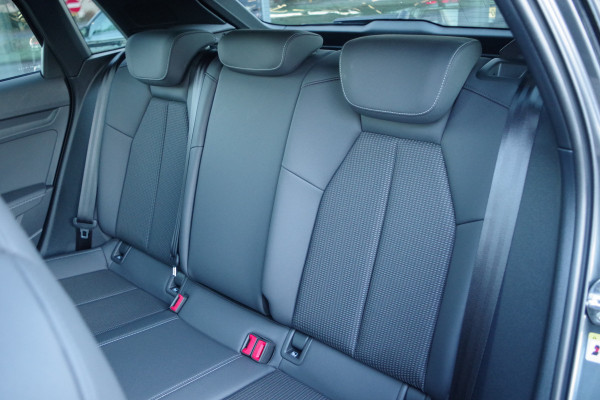 Audi A3 Sportback 40 TFSI e 204 PK S-Line Edition, Panoramadak, Sportstoelen, Camera, Adap. Cruise Control