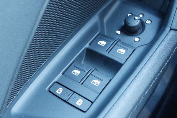 Audi A3 Sportback 40 TFSI e 204 PK S-Line Edition, Panoramadak, Sportstoelen, Camera, Adap. Cruise Control