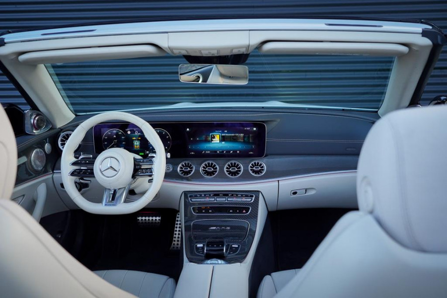 Mercedes-Benz E-Klasse Cabrio 300 AMG Line / 53 AMG Uitgevoerd / Carbon / Stoelverwarming