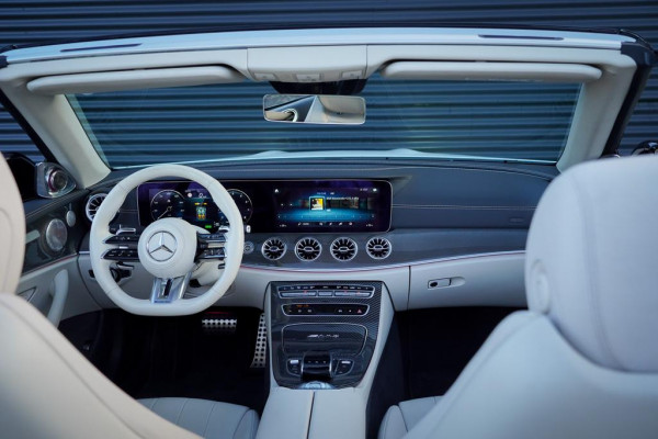 Mercedes-Benz E-Klasse Cabrio 300 AMG Line / 53 AMG Uitgevoerd / Carbon / Stoelverwarming