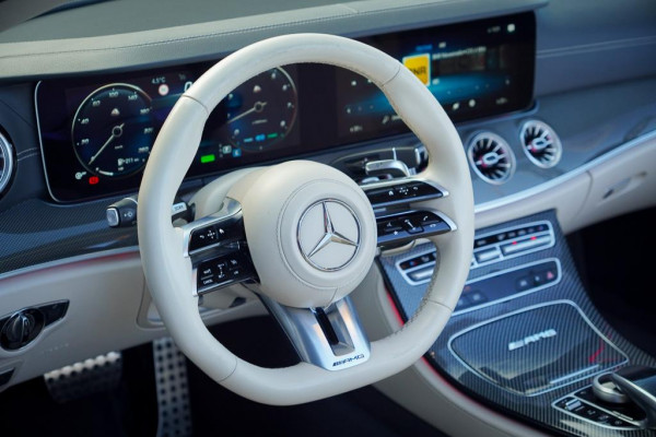 Mercedes-Benz E-Klasse Cabrio 300 AMG Line / 53 AMG Uitgevoerd / Carbon / Stoelverwarming