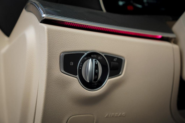 Mercedes-Benz E-Klasse Cabrio 300 AMG Line / 53 AMG Uitgevoerd / Carbon / Stoelverwarming