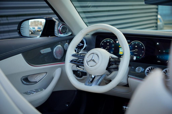Mercedes-Benz E-Klasse Cabrio 300 AMG Line / 53 AMG Uitgevoerd / Carbon / Stoelverwarming