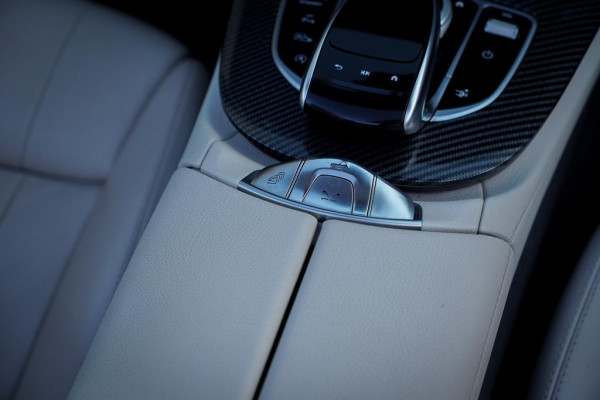 Mercedes-Benz E-Klasse Cabrio 300 AMG Line / 53 AMG Uitgevoerd / Carbon / Stoelverwarming