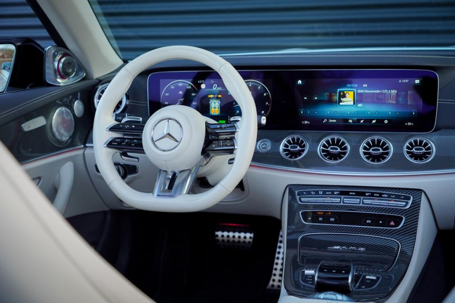 Mercedes-Benz E-Klasse Cabrio 300 AMG Line / 53 AMG Uitgevoerd / Carbon / Stoelverwarming