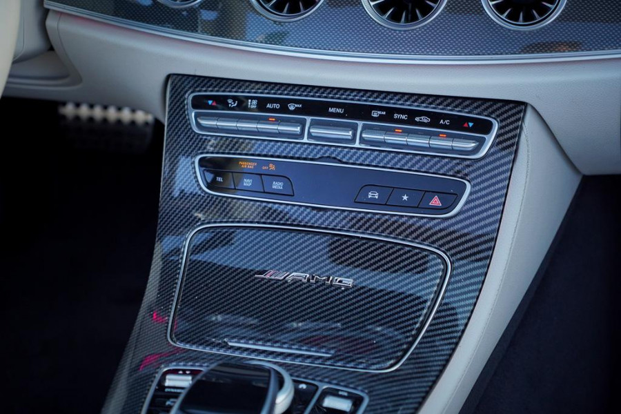 Mercedes-Benz E-Klasse Cabrio 300 AMG Line / 53 AMG Uitgevoerd / Carbon / Stoelverwarming