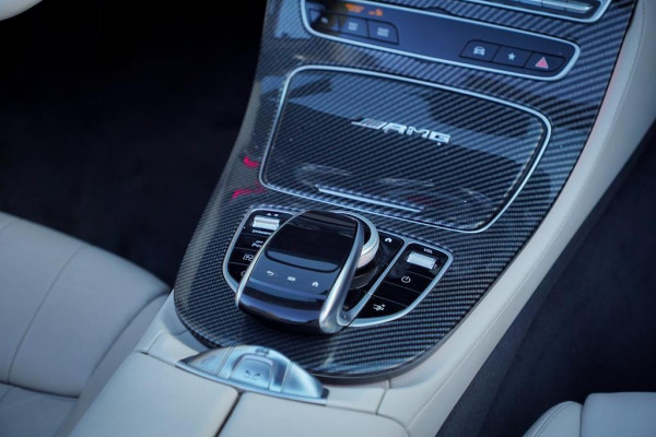 Mercedes-Benz E-Klasse Cabrio 300 AMG Line / 53 AMG Uitgevoerd / Carbon / Stoelverwarming