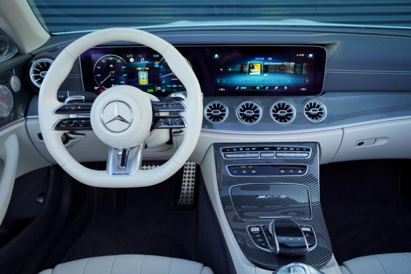 Mercedes-Benz E-Klasse Cabrio 300 AMG Line / 53 AMG Uitgevoerd / Carbon / Stoelverwarming