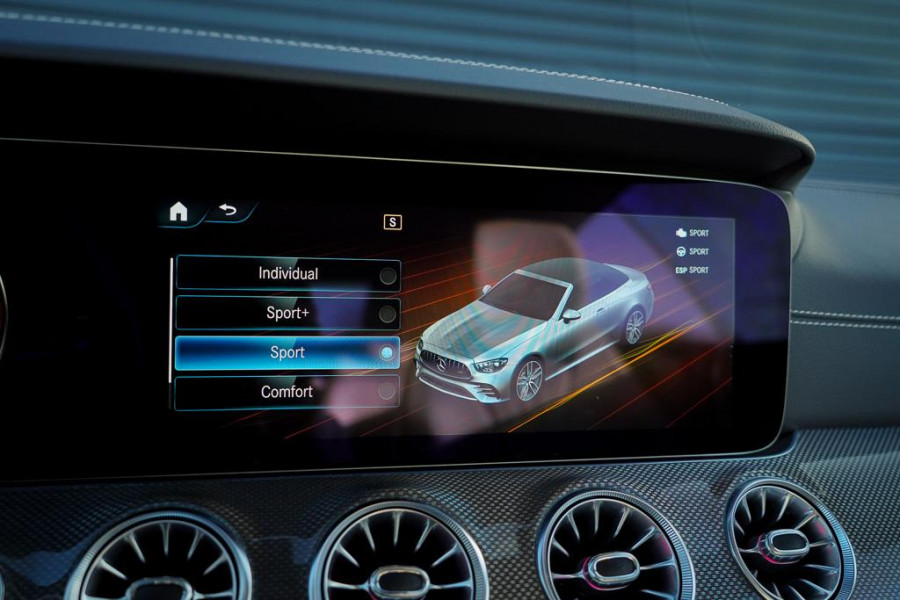 Mercedes-Benz E-Klasse Cabrio 300 AMG Line / 53 AMG Uitgevoerd / Carbon / Stoelverwarming