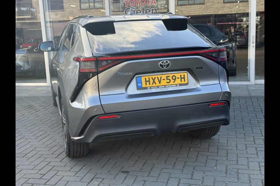 Toyota Bz4x 71,4 kWh 204pk Dynamic | 3-Fase, 360 Camera, Blind Spot monitor, Elektrische achterklep, Parkeersensoren, Stoelverwarming
