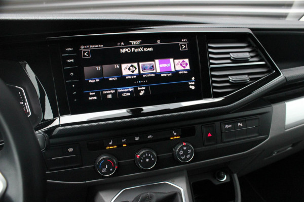 Volkswagen Transporter 2.0 TDI L2H1 150PK BULLI DC DUBBEL CABINE / LEIGHTONVANS BODYKIT / FULL OPTINS / LEDER / FULL BLACK / APPLE