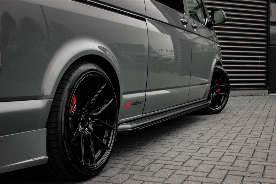 Volkswagen Transporter 2.0 TDI L2H1 150PK BULLI DC DUBBEL CABINE / LEIGHTONVANS BODYKIT / FULL OPTINS / LEDER / FULL BLACK / APPLE