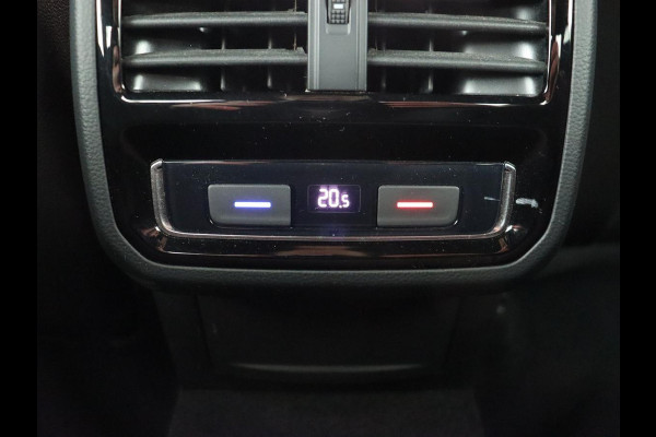 Volkswagen Passat 2.0 TSI R Line | 190pk | Trekhaak | Leder/Alcantara | Stoelverwarming | Camera | Matrix LED | Adaptive cruise | Virtual Cockpit | Carplay | Navigatie