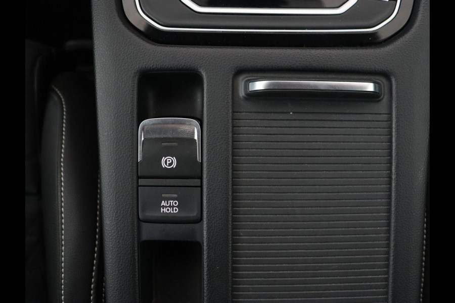 Volkswagen Passat 2.0 TSI R Line | 190pk | Trekhaak | Leder/Alcantara | Stoelverwarming | Camera | Matrix LED | Adaptive cruise | Virtual Cockpit | Carplay | Navigatie