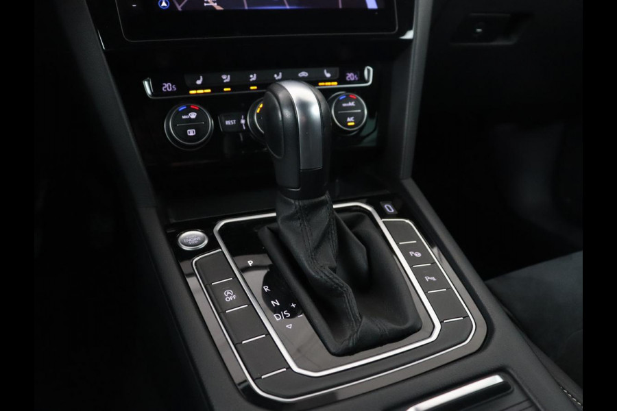 Volkswagen Passat 2.0 TSI R Line | 190pk | Trekhaak | Leder/Alcantara | Stoelverwarming | Camera | Matrix LED | Adaptive cruise | Virtual Cockpit | Carplay | Navigatie