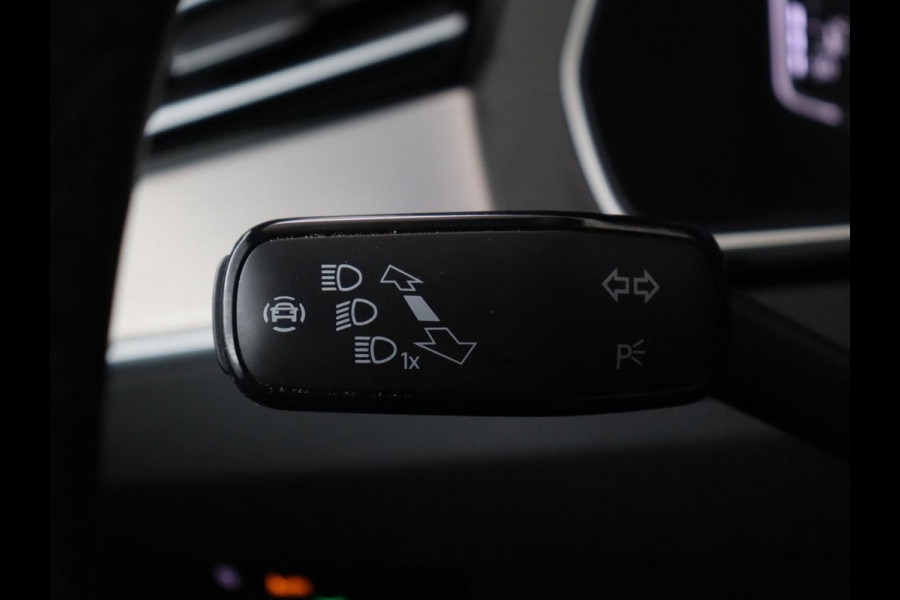 Volkswagen Passat 2.0 TSI R Line | 190pk | Trekhaak | Leder/Alcantara | Stoelverwarming | Camera | Matrix LED | Adaptive cruise | Virtual Cockpit | Carplay | Navigatie