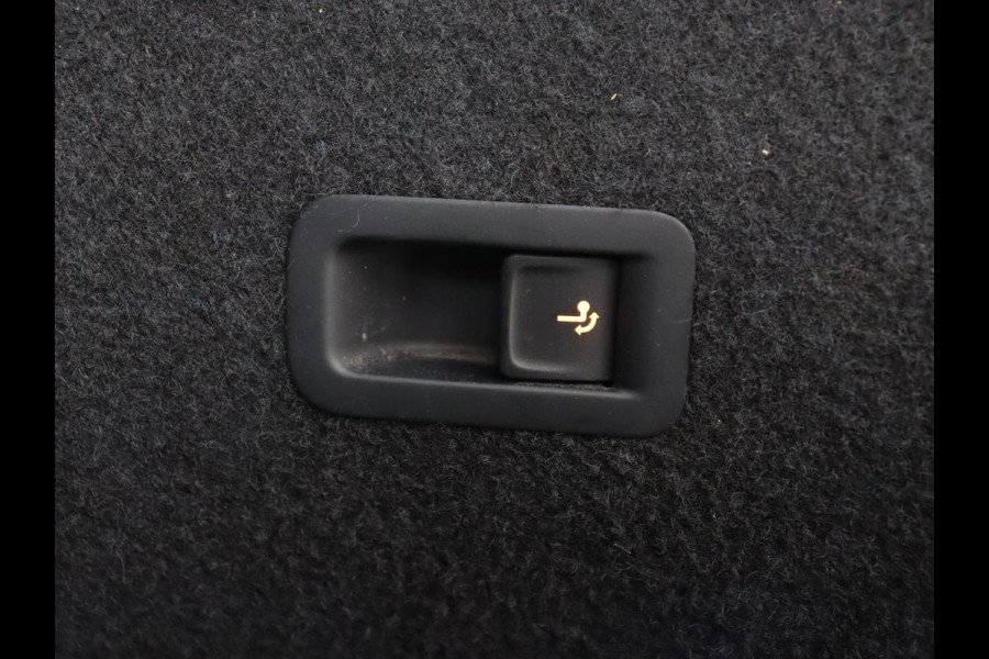 Volkswagen Passat 2.0 TSI R Line | 190pk | Trekhaak | Leder/Alcantara | Stoelverwarming | Camera | Matrix LED | Adaptive cruise | Virtual Cockpit | Carplay | Navigatie