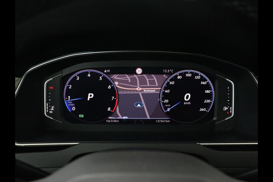 Volkswagen Passat 2.0 TSI R Line | 190pk | Trekhaak | Leder/Alcantara | Stoelverwarming | Camera | Matrix LED | Adaptive cruise | Virtual Cockpit | Carplay | Navigatie