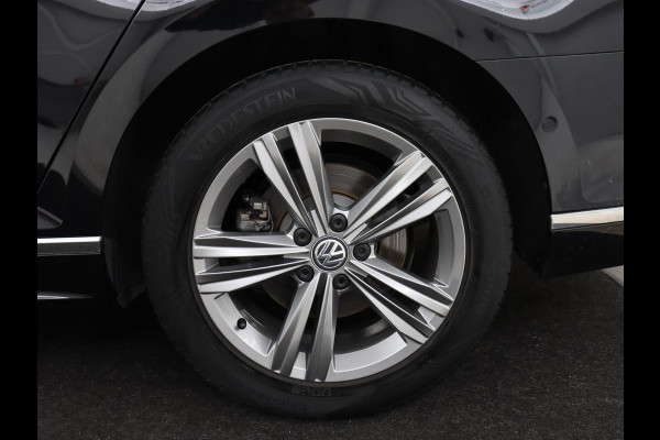 Volkswagen Passat 2.0 TSI R Line | 190pk | Trekhaak | Leder/Alcantara | Stoelverwarming | Camera | Matrix LED | Adaptive cruise | Virtual Cockpit | Carplay | Navigatie