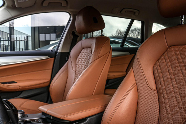 BMW 5 Serie Touring 530e | Trekhaak | ACC | Stuurwiel verwarmd | Dealer onderhouden | 1e eig. | Camera | Sfeerverlichting