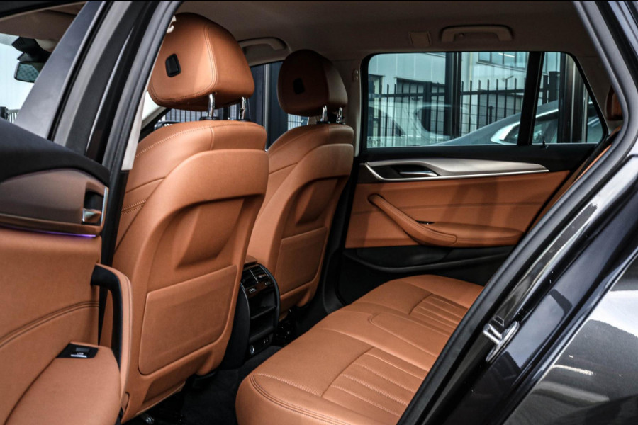 BMW 5 Serie Touring 530e | Trekhaak | ACC | Stuurwiel verwarmd | Dealer onderhouden | 1e eig. | Camera | Sfeerverlichting