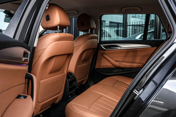 BMW 5 Serie Touring 530e | Trekhaak | ACC | Stuurwiel verwarmd | Dealer onderhouden | 1e eig. | Camera | Sfeerverlichting