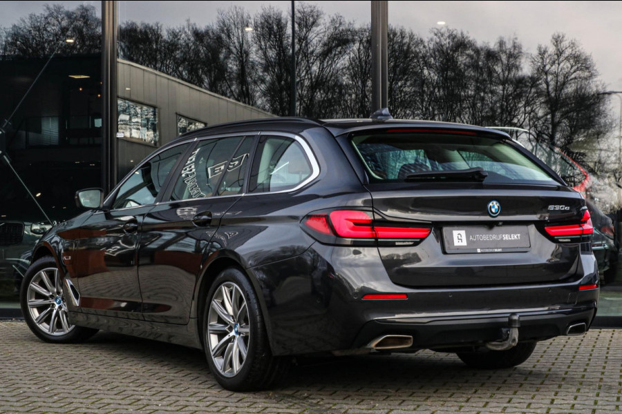 BMW 5 Serie Touring 530e | Trekhaak | ACC | Stuurwiel verwarmd | Dealer onderhouden | 1e eig. | Camera | Sfeerverlichting