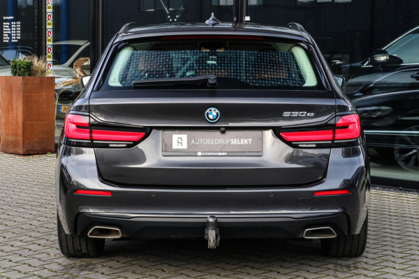 BMW 5 Serie Touring 530e | Trekhaak | ACC | Stuurwiel verwarmd | Dealer onderhouden | 1e eig. | Camera | Sfeerverlichting