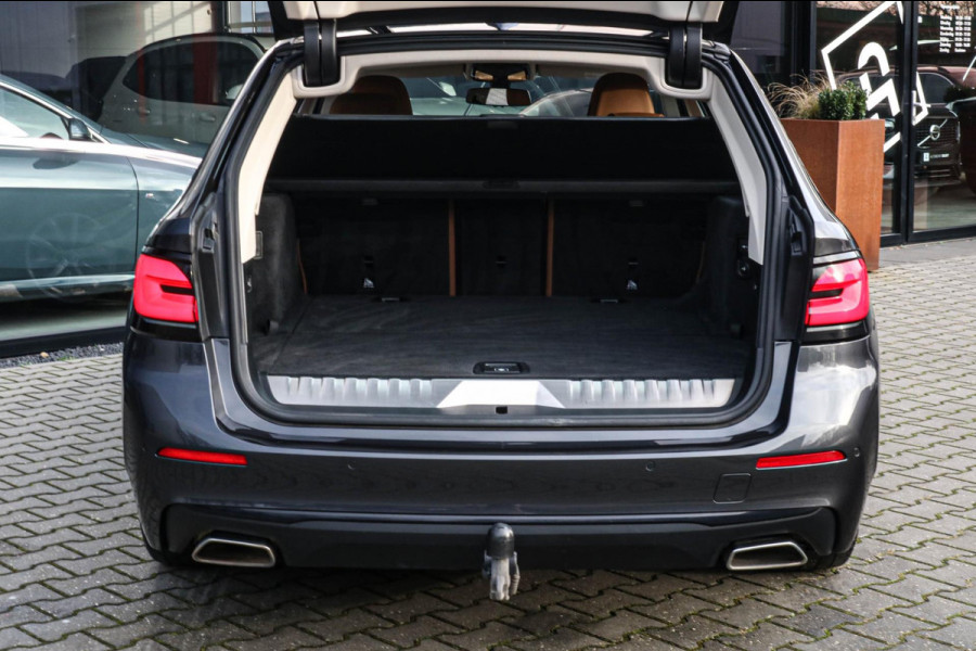 BMW 5 Serie Touring 530e | Trekhaak | ACC | Stuurwiel verwarmd | Dealer onderhouden | 1e eig. | Camera | Sfeerverlichting