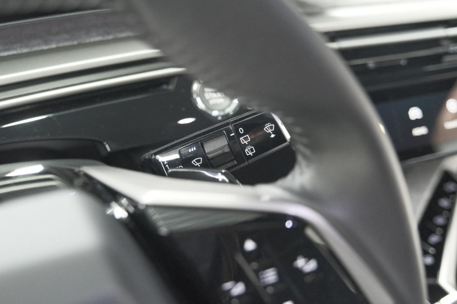 Peugeot 5008 Hybrid 136 e-DCS6 Allure | 7 Zitplaatsen | Camera | Stoelverwarming | Panoramic Navigation pack